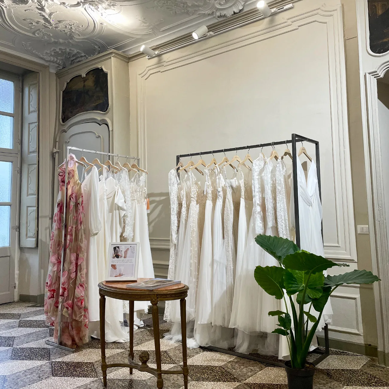 Sala prove e specchi dell’atelier sposa a Torino
