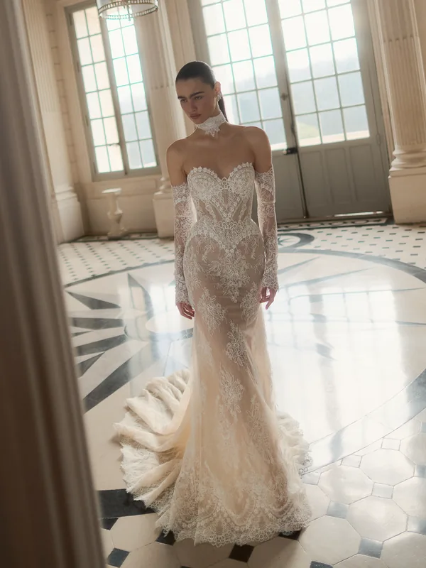 Sposa elegante in abito couture nell’atelier Idea Sposa a Torino